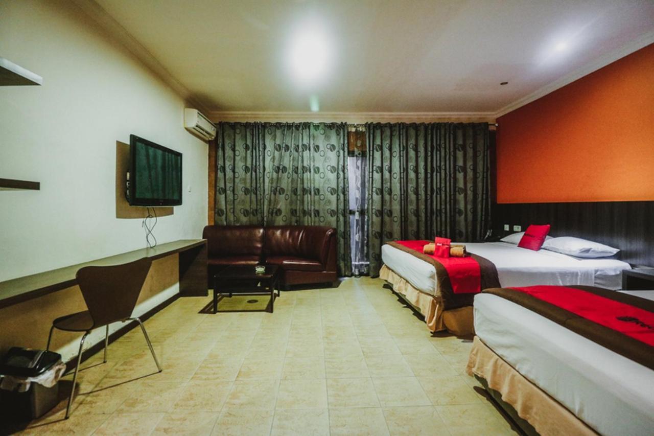 Reddoorz Plus Near Jambi Prima Mall Esterno foto